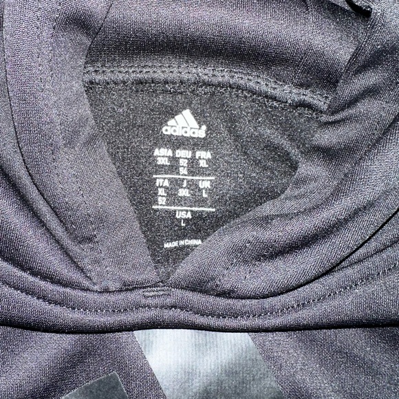 Lot of 5: 1 Hilfiger polo, 2 Adidas, 1 Under Armour, 1 Volcom sweatshirts. - Picture 6 of 10